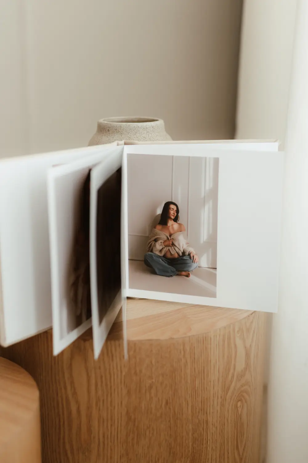  Otvorená fotokniha v ateliéri ZahraPhoto v Nitre 