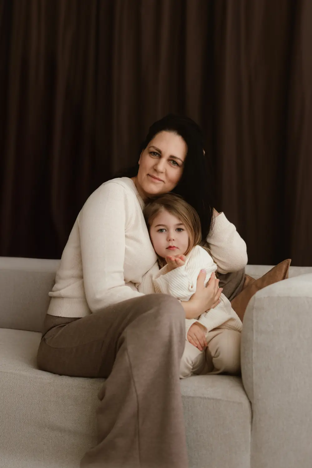 Fotografka TZahra Photo Edita Hólyová počas materského fotenia v ateliéri v Nitre