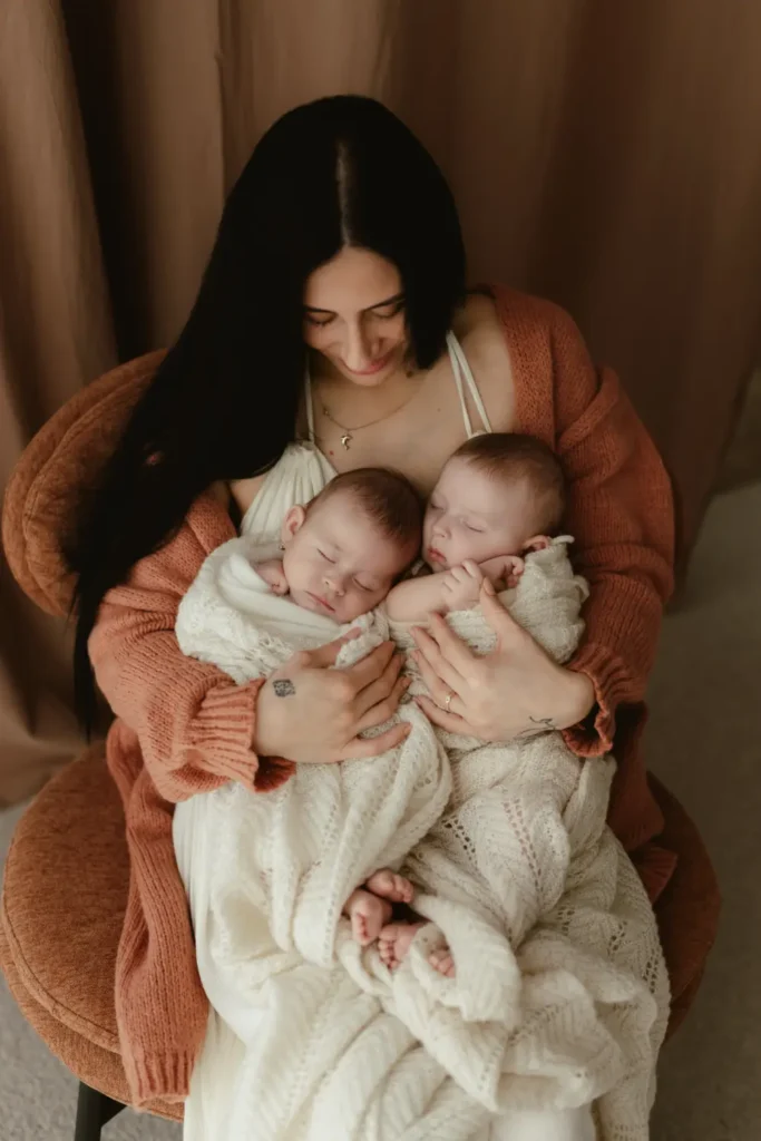 Newborn-fotenie-v-atelieri-Nitra12 Fotenie novorodencov: ako vyzerá bezpečné a pokojné fotenie