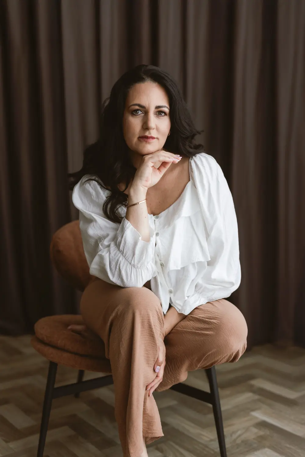 Fotografka Edita Hólyová v ateliéri ZahraPhoto v Šuranoch.